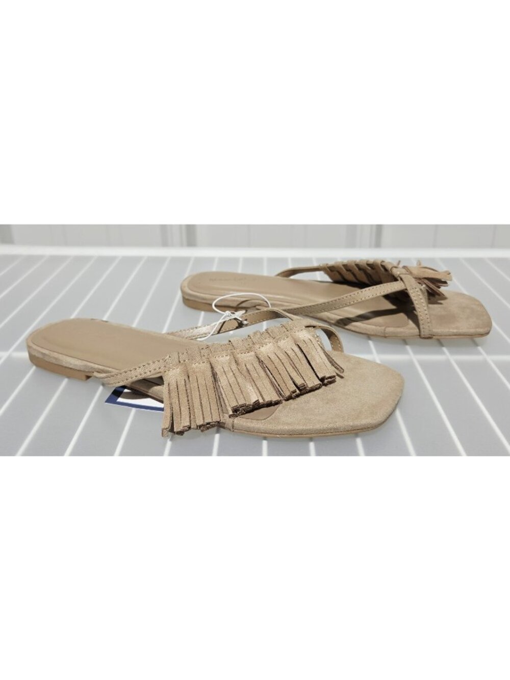 Universal Thread Effie Light Taupe Genuine Suede Sandals w/ Fringe -- Women's 6